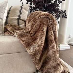 Brown Pottery Barn Faux Fur Throw – 50 x 60” – Machine Washable